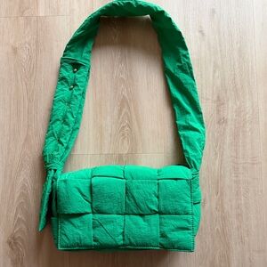 Chic Green Quilted Shoulder Bag